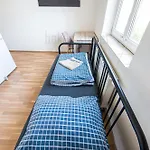 Apartmán Snug Close To Metro Palmovka Praha