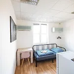 Apartmán Snug Close To Metro Palmovka Praha