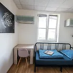 Snug Close To Metro Palmovka