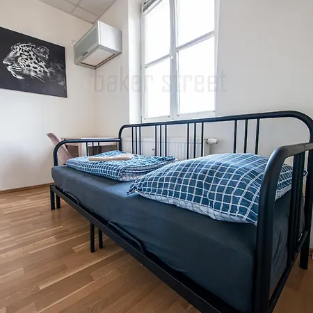 Snug Close To Metro Palmovka *