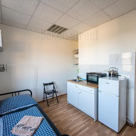 Apartment Snug Close To Metro Palmovka