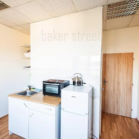 Apartment Snug Close To Metro Palmovka