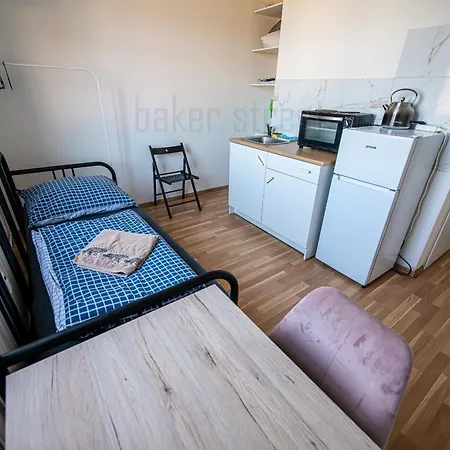 Snug Close To Metro Palmovka Apartmán *