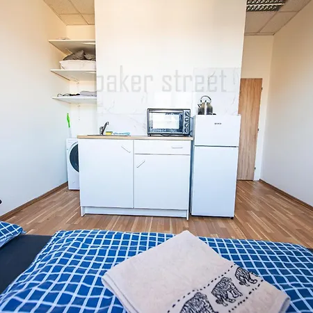Snug Close To Metro Palmovka Apartamento Praga