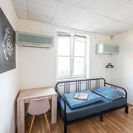 Apartmán Snug Close To Metro Palmovka *