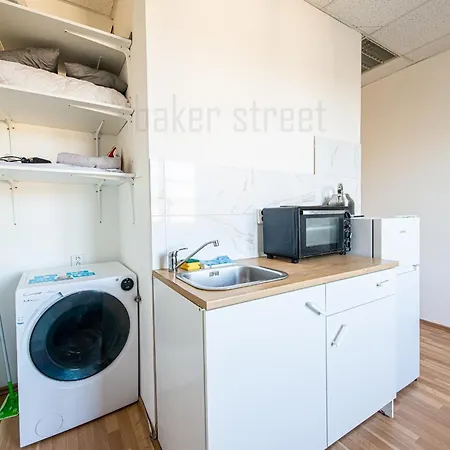 Snug Close To Metro Palmovka